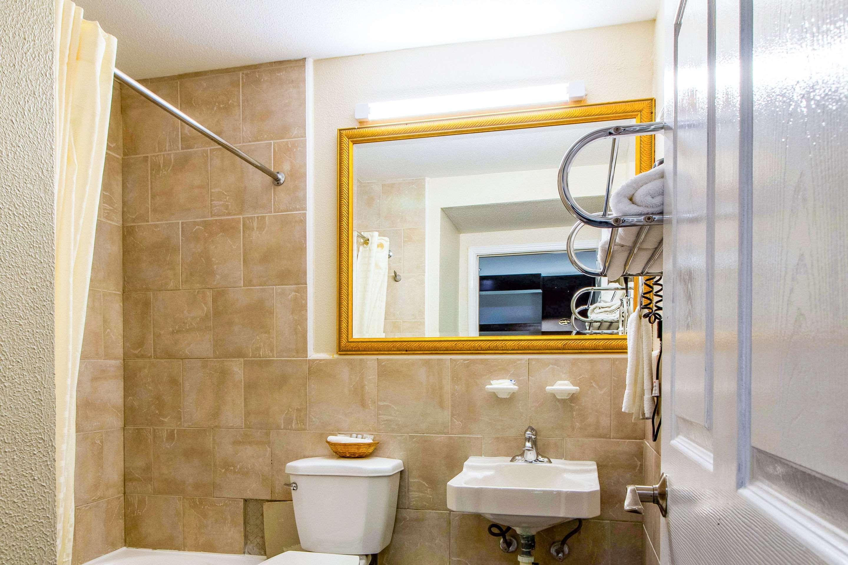 Rodeway Inn & Suites Houston Near Medical Center Exteriör bild