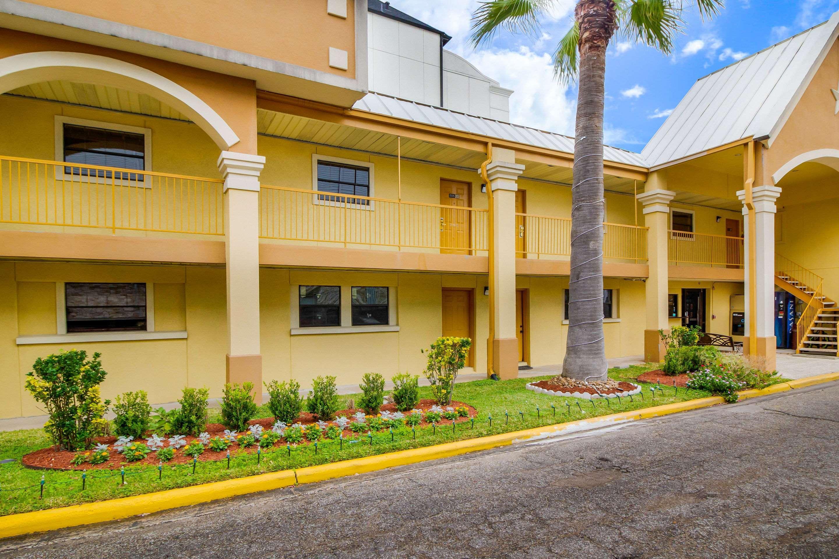 Rodeway Inn & Suites Houston Near Medical Center Exteriör bild