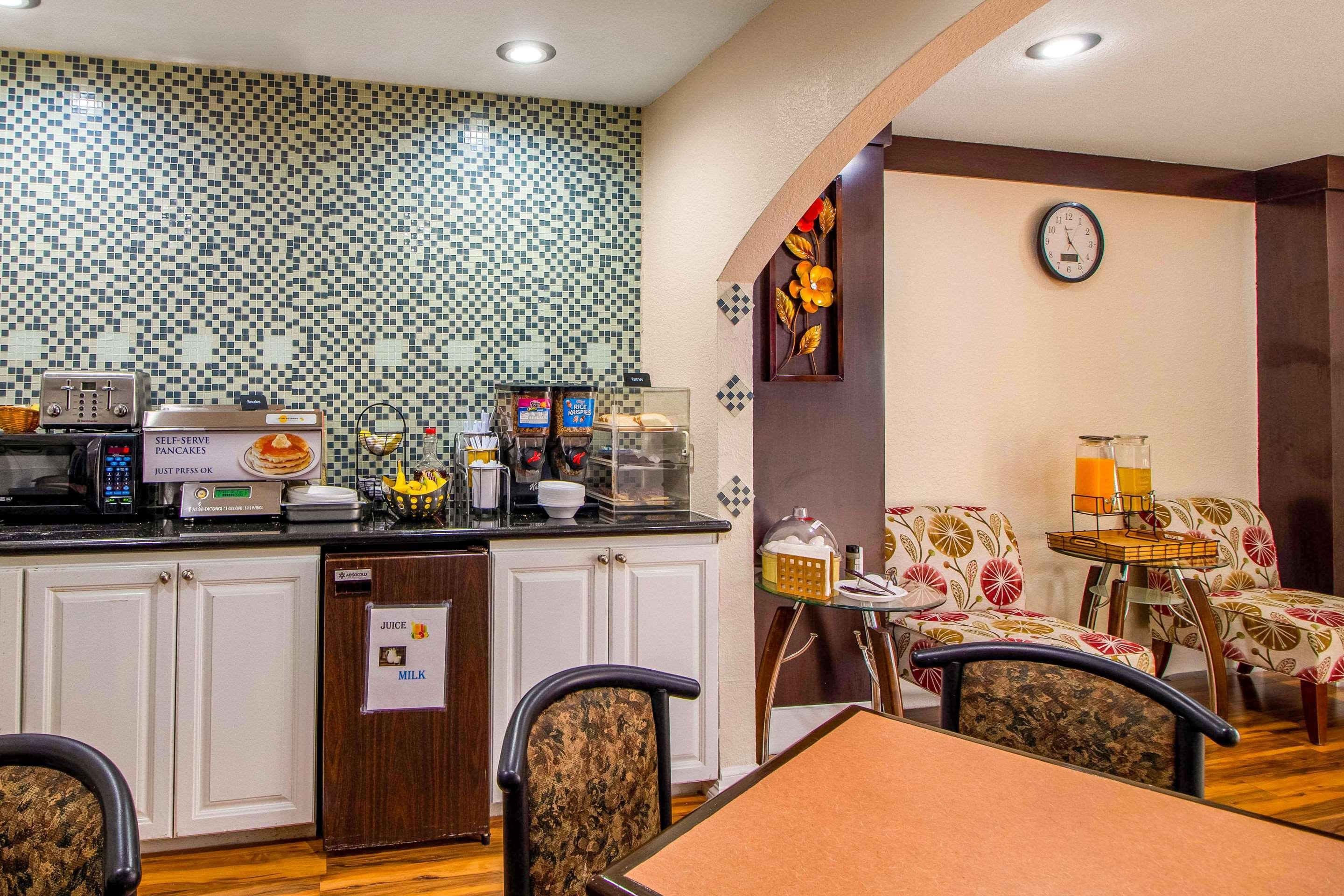 Rodeway Inn & Suites Houston Near Medical Center Exteriör bild