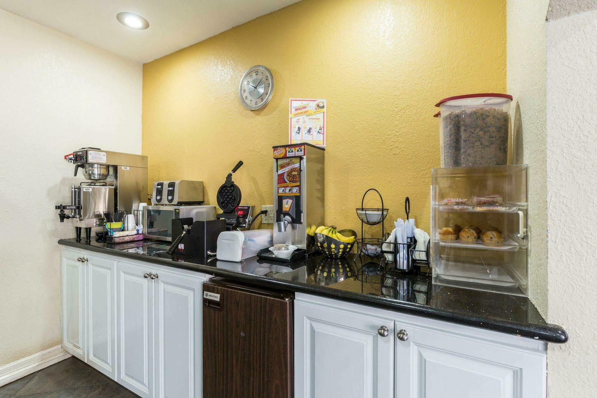 Rodeway Inn & Suites Houston Near Medical Center Exteriör bild