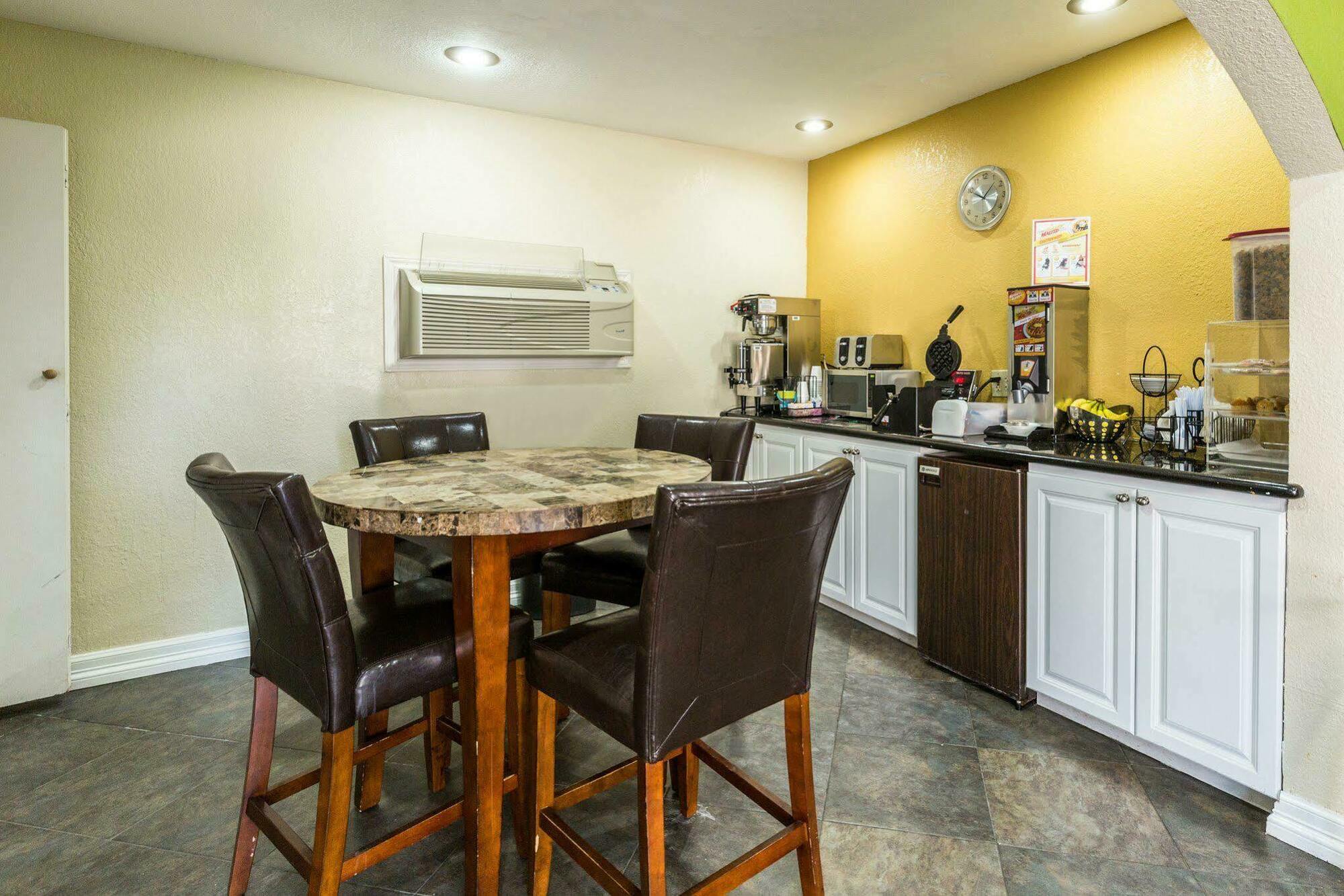 Rodeway Inn & Suites Houston Near Medical Center Exteriör bild