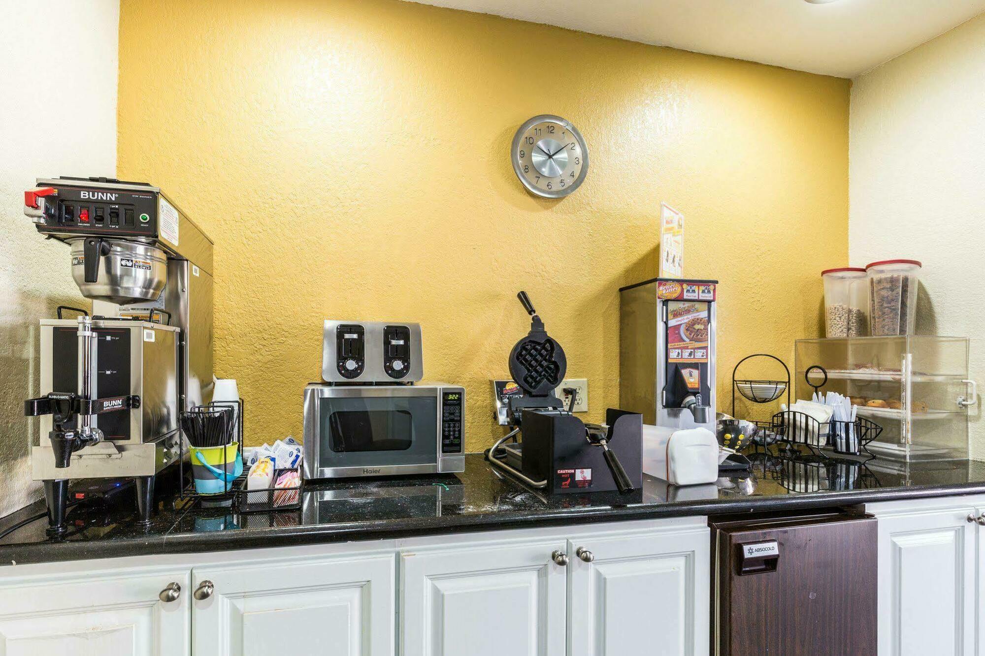 Rodeway Inn & Suites Houston Near Medical Center Exteriör bild